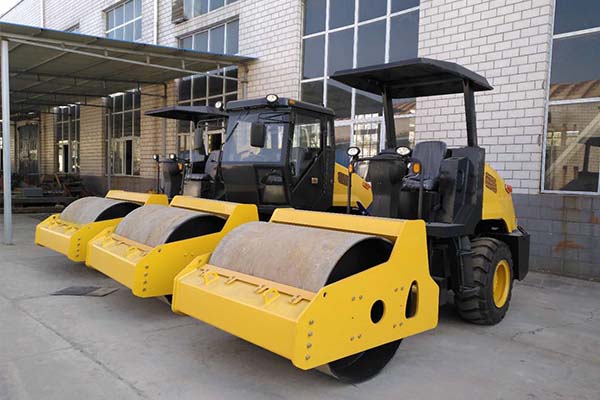 <a href='http://www.apxinya.cn' target='_blank'>壓路機</a>廠家 <a href='http://www.apxinya.cn' target='_blank'>壓路機</a>廠家