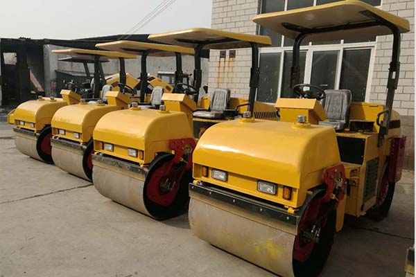 3噸<a href='http://www.apxinya.cn' target='_blank'>壓路機(jī)</a>