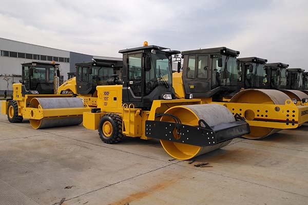 <a href='http://www.apxinya.cn/product/77.html' target='_blank'>振動壓路機</a>